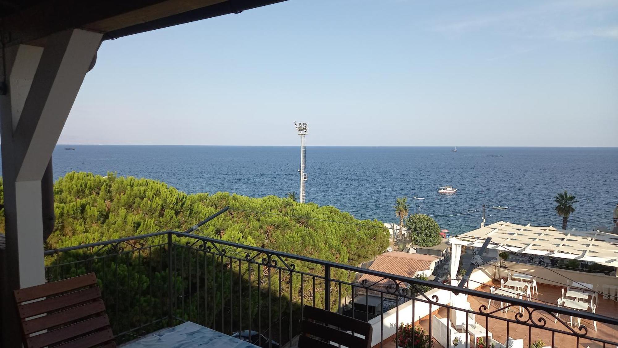 Le Spiagge Bed & Breakfast Letojanni Bagian luar foto